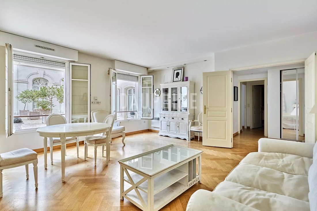 Apartment in Monnaie, Paris 6e Arrondissement, Paris 1 - 15179050