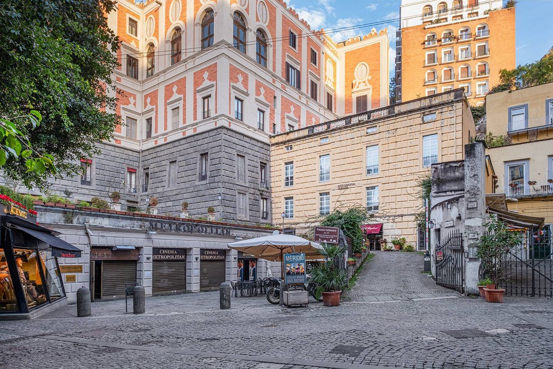 House in Chiaia, Naples, Campania 1 - 15179293