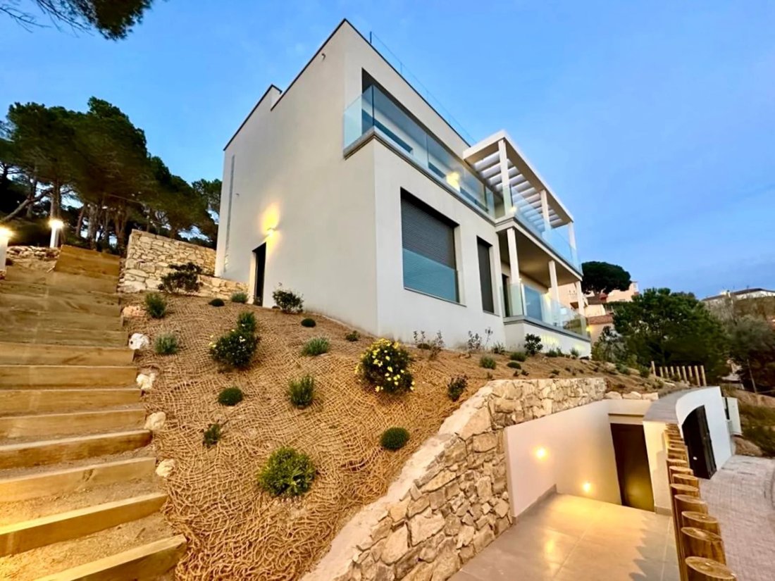 Villa in Lloret de Mar, Catalonia, Spain 1 - 14285048