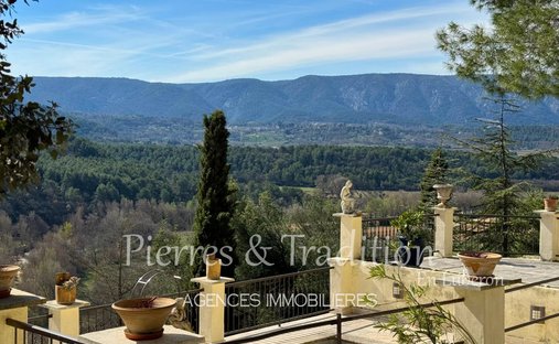 Estate in Goult, Provence-Alpes-Côte d'Azur, France 1