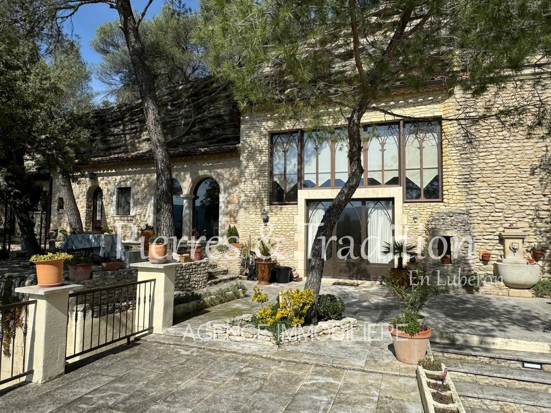 Estate in Goult, Provence-Alpes-Côte d'Azur, France 2 - 14198486