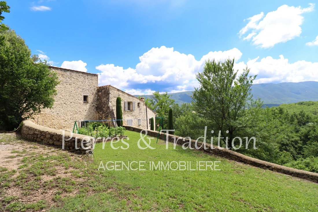 Estate in Saint-Martin-de-Castillon, Provence-Alpes-Côte d'Azur, France 1 - 13672973