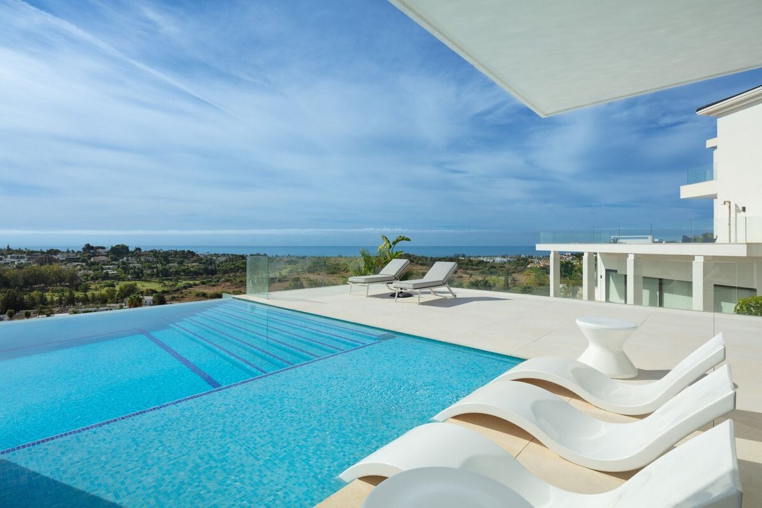 Villa in Estepona, Andalusia, Spain 2 - 15179640