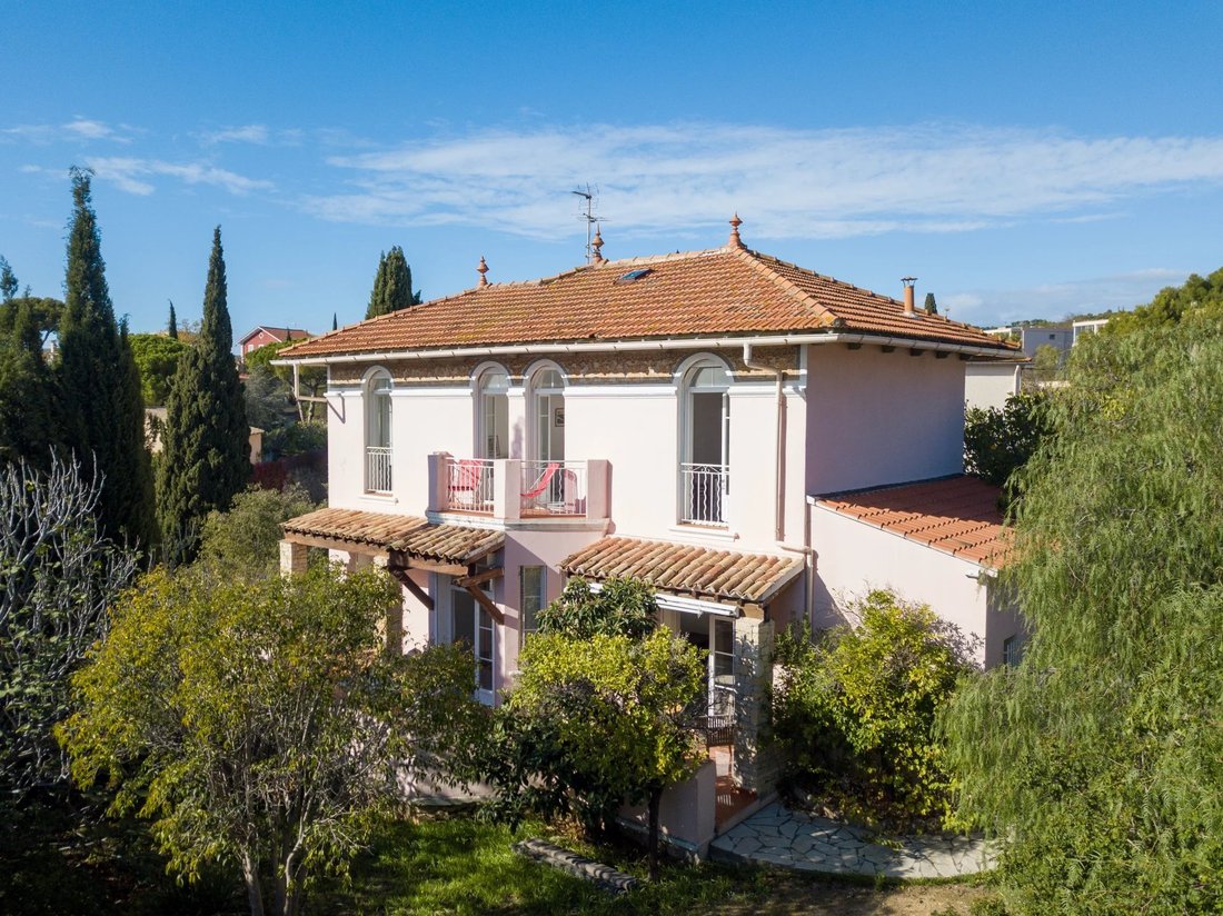 Townhouse in Bandol, Provence-Alpes-Côte d'Azur, France 2 - 13603947
