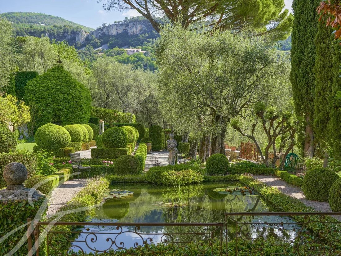 House in Grasse, Provence-Alpes-Côte d'Azur, France 2 - 13473952