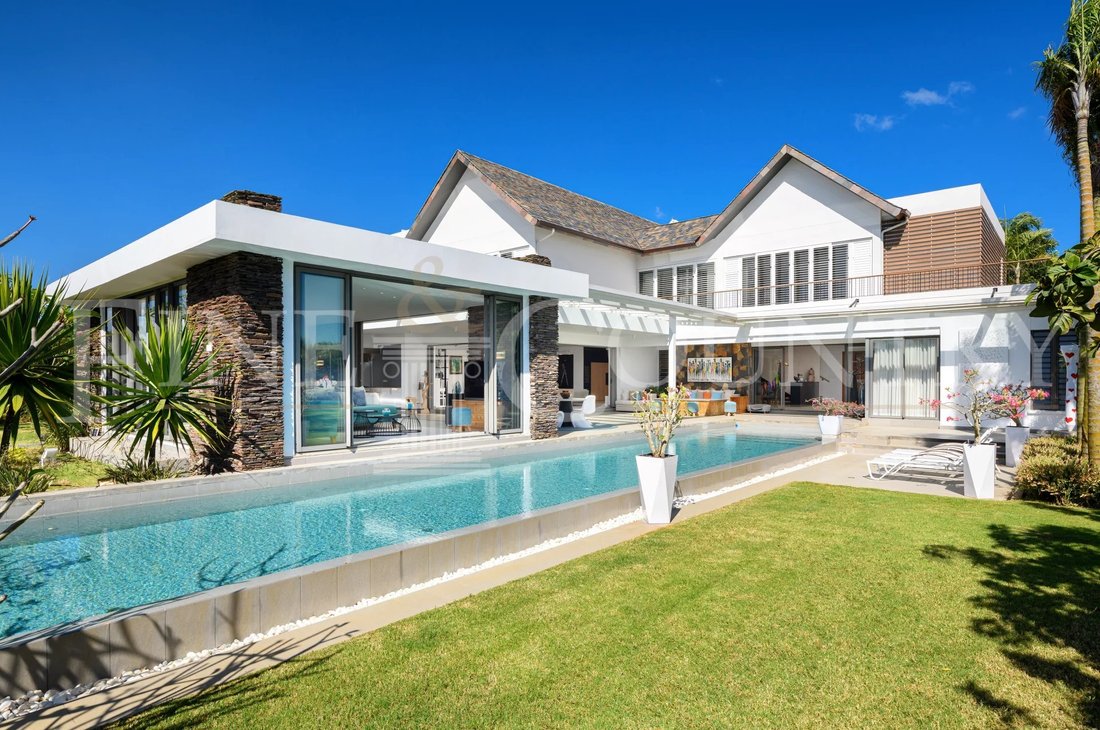 Villa in Grand Baie, Rivière du Rempart District, Mauritius 1 - 13372881