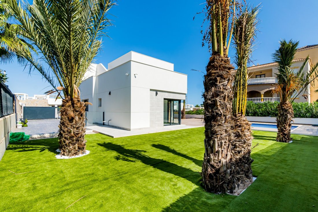 Villa in Cabo Roig, Orihuela, Valencian Community 2 - 12416834