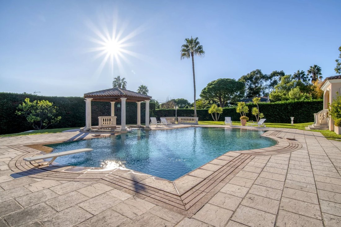 Villa in Antibes, Provence-Alpes-Côte d'Azur, France 3 - 13603798