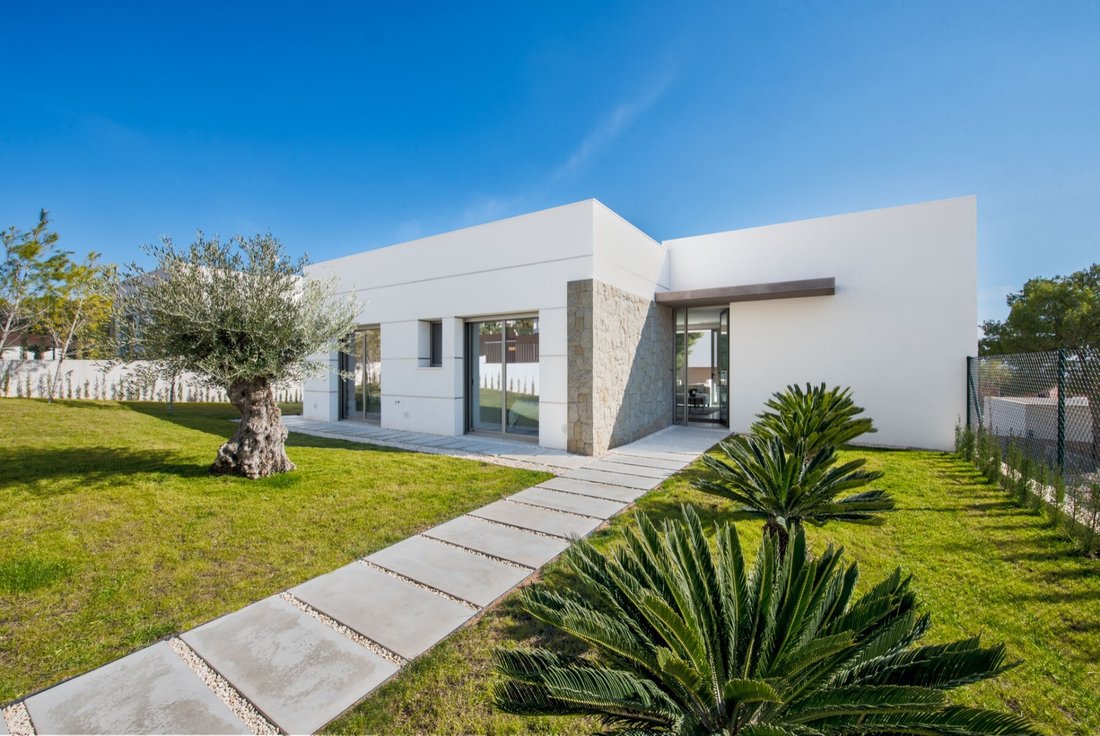 Villa in Finestrat, Valencian Community, Spain 1 - 12415158