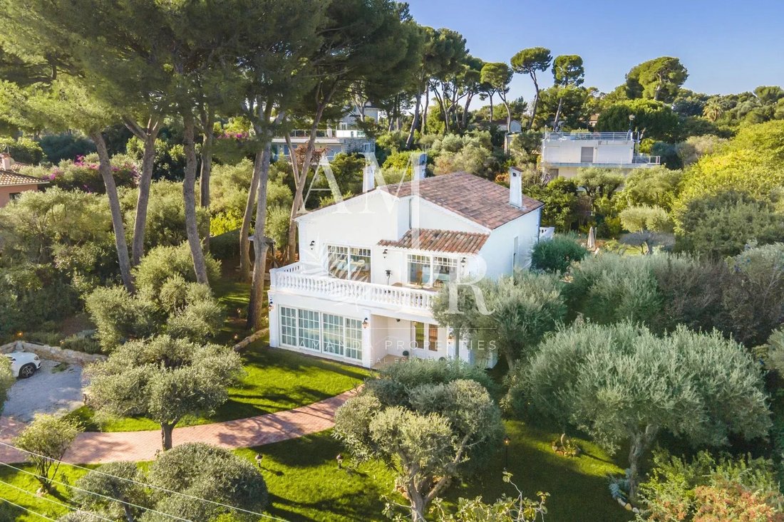 Villa in Antibes, Provence-Alpes-Côte d'Azur, France 2 - 11745185