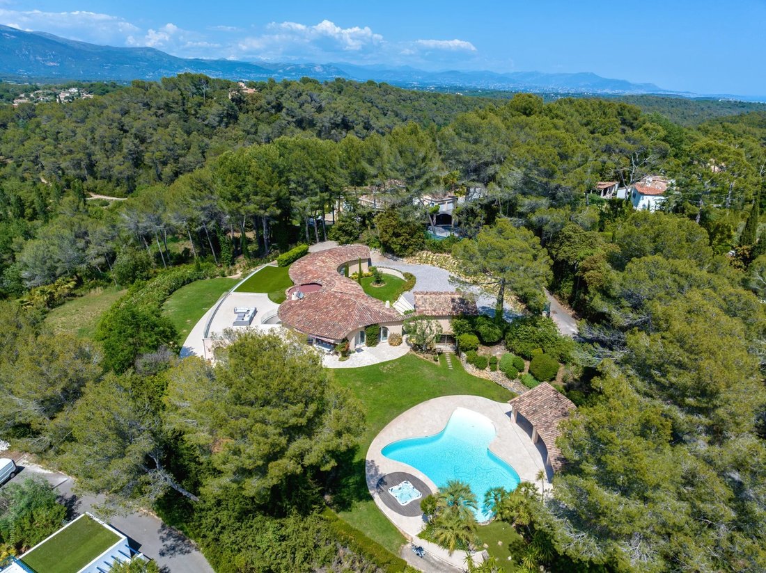 Villa in Mougins, Provence-Alpes-Côte d'Azur, France 1 - 14750609
