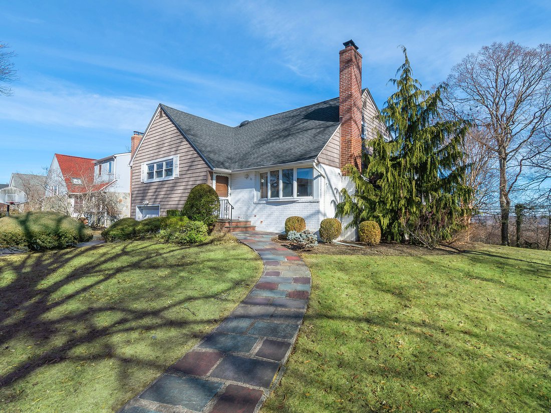 House in Port Washington, New York, United States 2 - 15181608