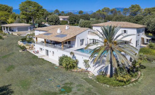 Villa in Bois Fleuri-Chevre d'Or-Saint Philippe, Biot, France 1