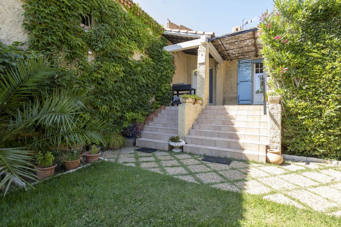 House in Saint-Mitre-les-Remparts, Provence-Alpes-Côte d'Azur, France 3 - 14416325