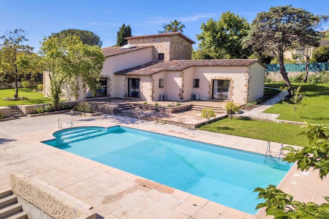 Villa in Valbonne, Provence-Alpes-Côte d'Azur, France 1 - 14305676