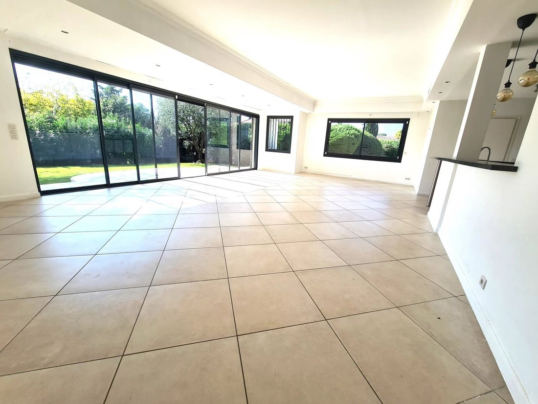 Villa in Croix des Gardes, Cannes, France 3 - 13822619