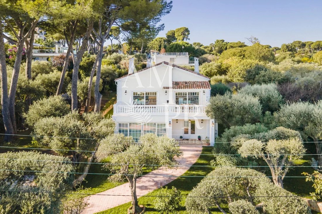 Villa in Antibes, Provence-Alpes-Côte d'Azur, France 3 - 11745185