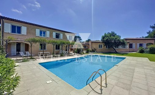 House in Sud, Roquefort-les-Pins, France 1