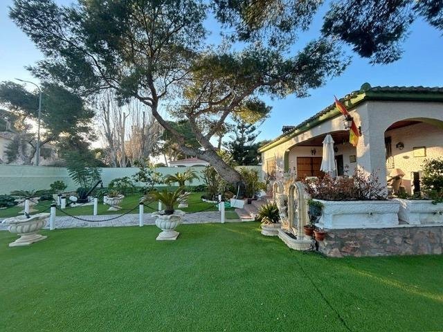 Villa in Dehesa de Campoamor, Orihuela, Valencian Community 4 - 15181909
