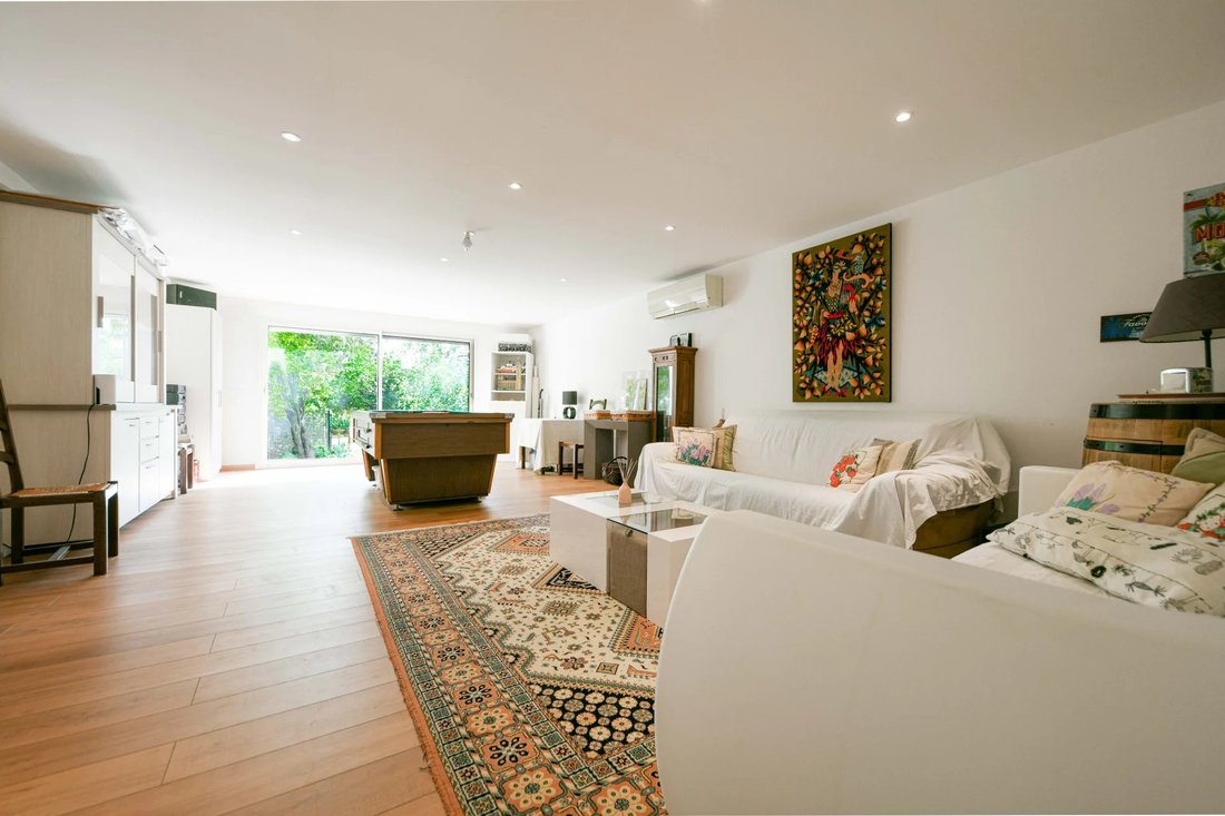 Estate in Arpaillargues-et-Aureilhac, Occitania, France 2 - 14462059