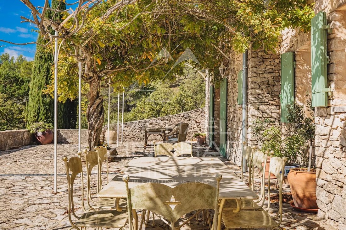 House in Gordes, Provence-Alpes-Côte d'Azur, France 1 - 14766274