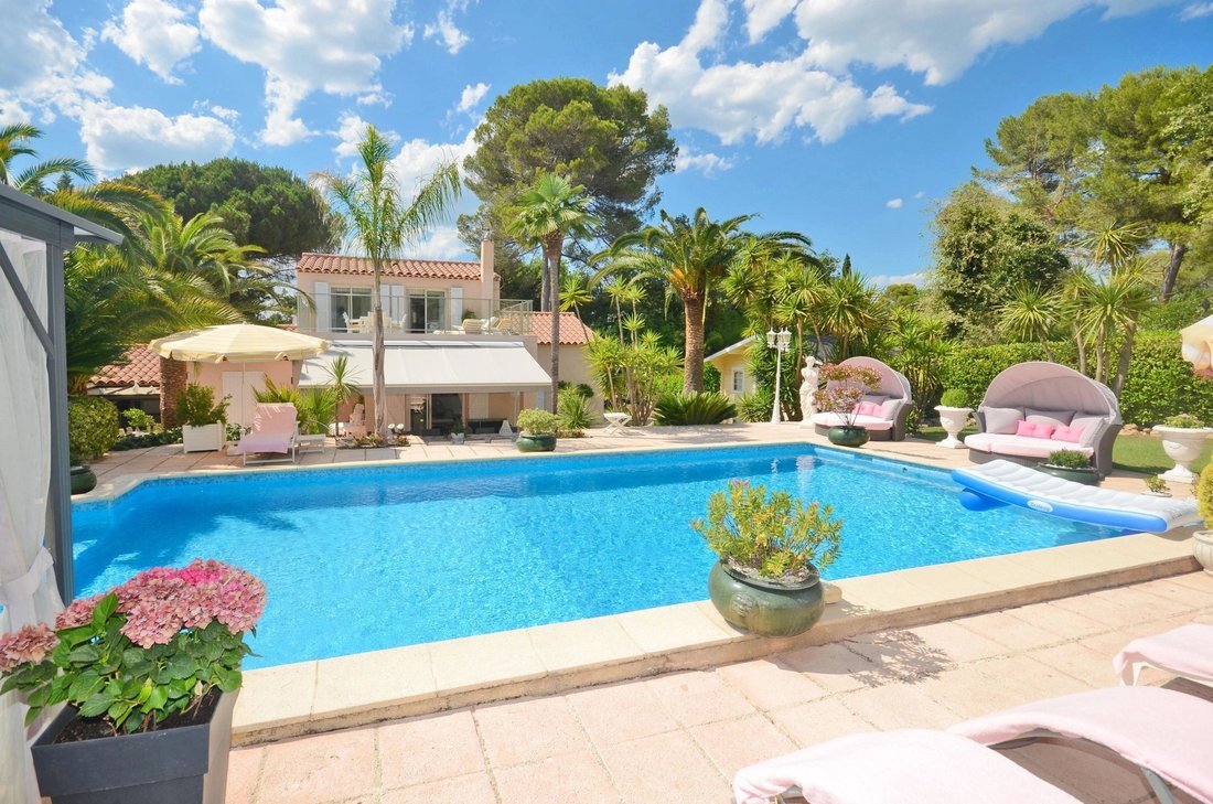 Villa in Mougins, Provence-Alpes-Côte d'Azur, France 2 - 12112339