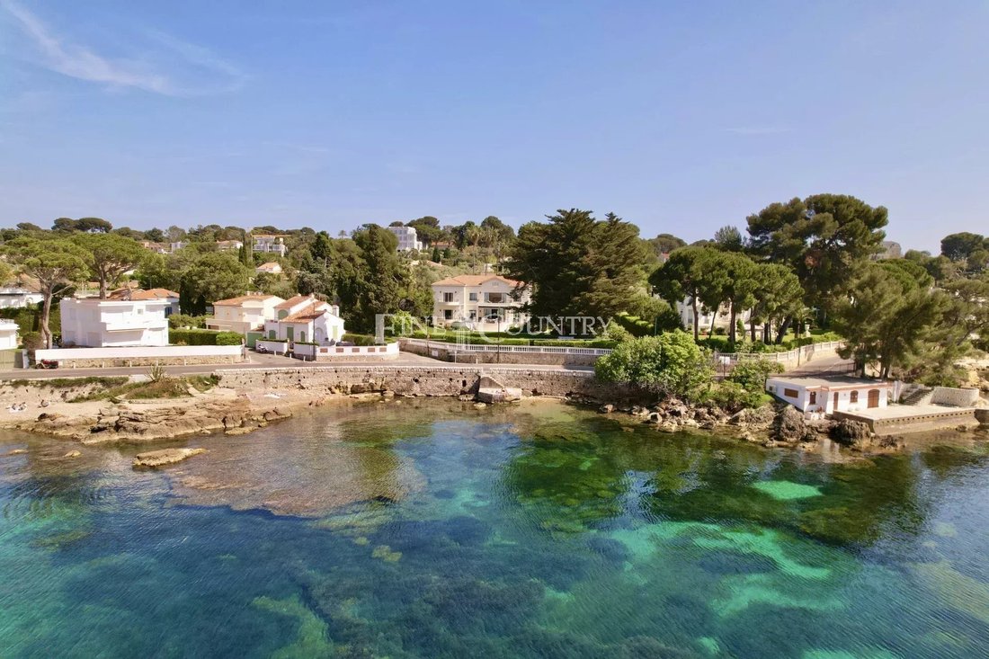 Villa in Antibes, Provence-Alpes-Côte d'Azur, France 2 - 12142070