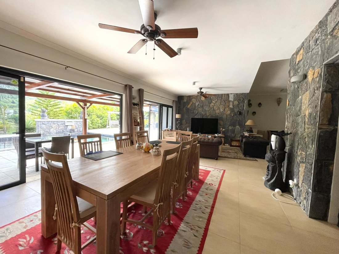 Villa in Black River, Rivière Noire District, Mauritius 4 - 13084472