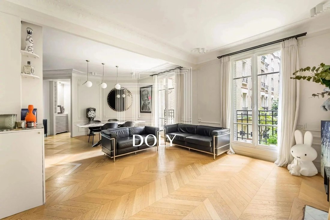 Doly• Paris 75017 • 4 P• 85m2• Rue De In Paris, île De France, France