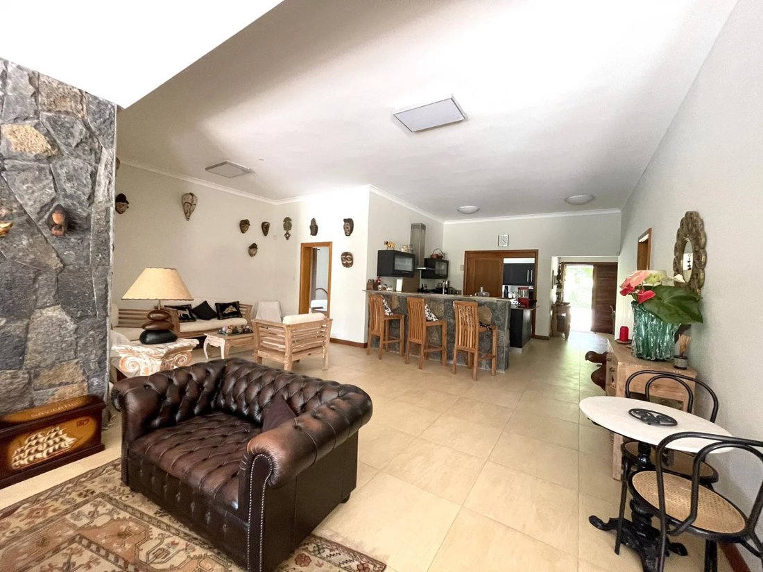 Villa in Black River, Rivière Noire District, Mauritius 5 - 13084472