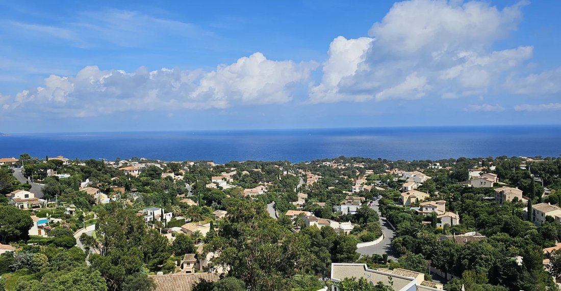 Land in Roquebrune-sur-Argens, Provence-Alpes-Côte d'Azur, Frankreich 1 - 14343840
