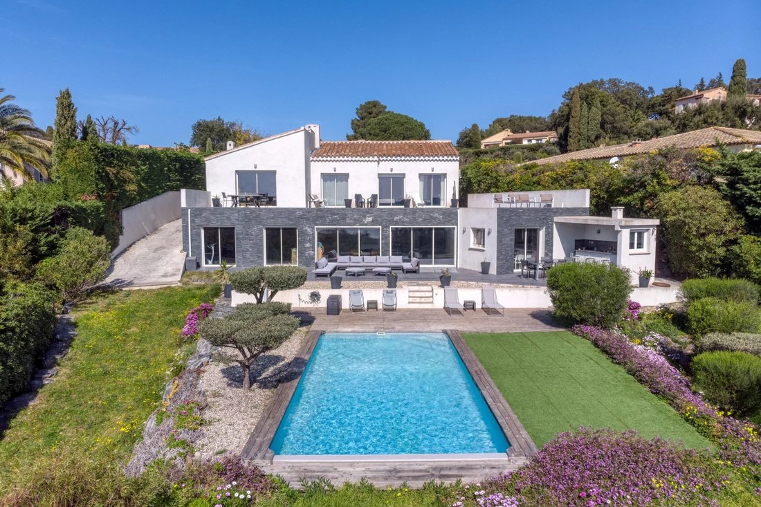 Villa in Grimaud, Provence-Alpes-Côte d'Azur, France 5 - 13990147