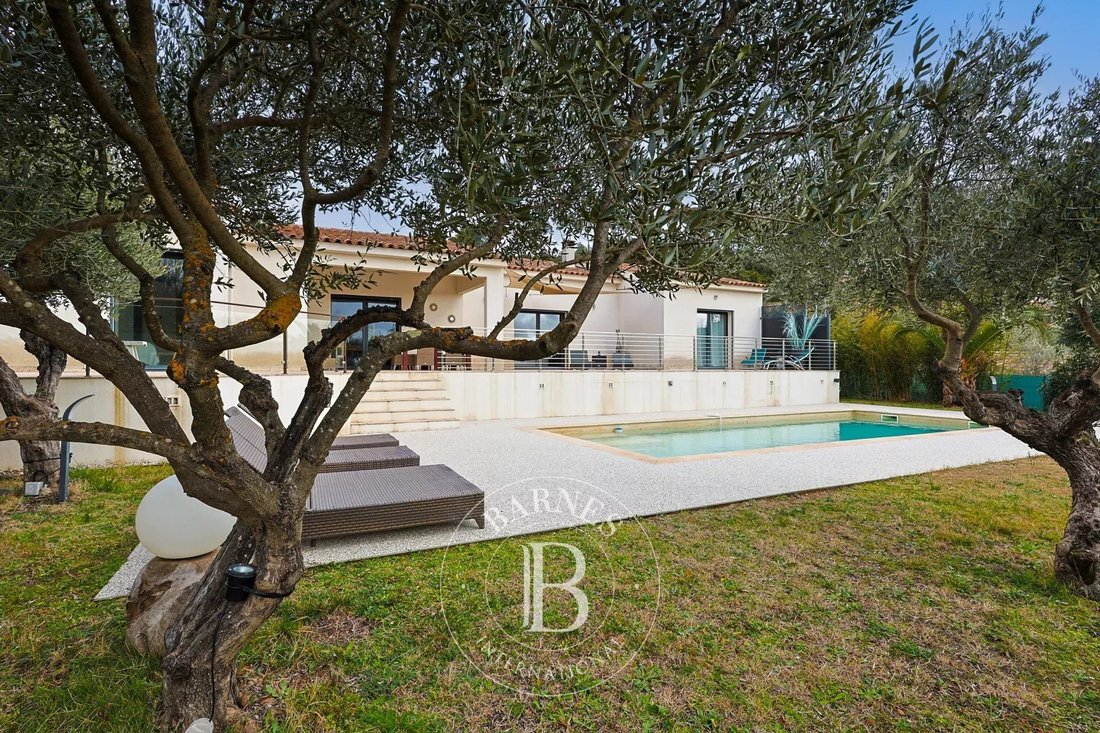 Villa in Cotignac, Provence-Alpes-Côte d'Azur, France 1 - 15188892