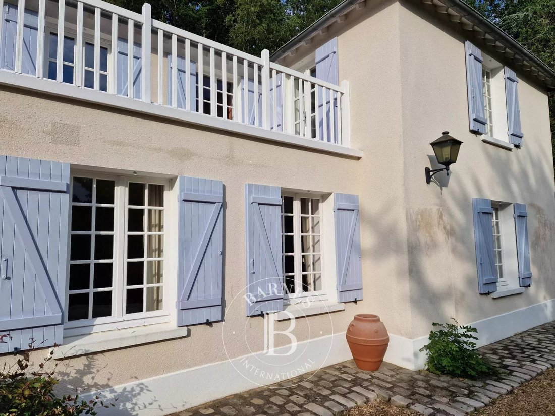 House in Milon-la-Chapelle, Ile-de-France, France 2 - 12781295