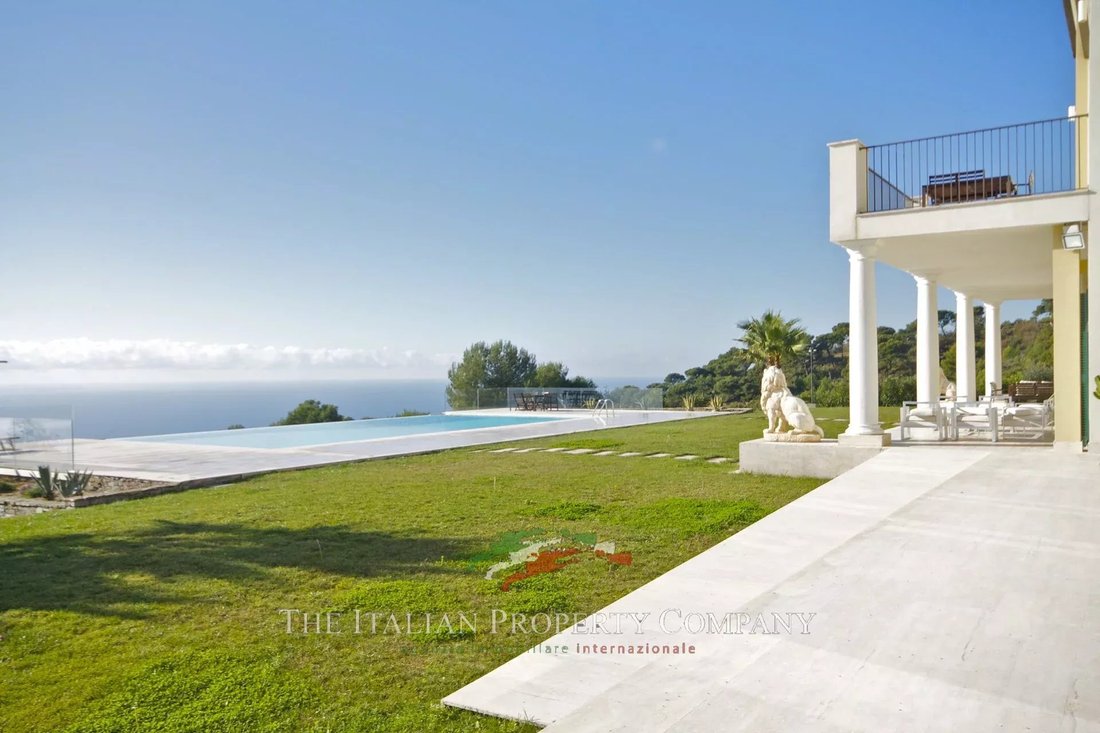 Villa in Cipressa, Liguria, Italy 2 - 11378068