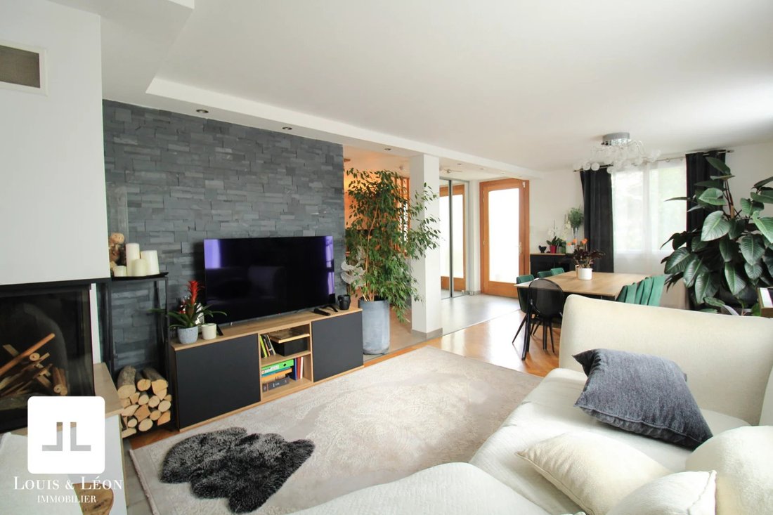 House in Mi Plaine-Manissieux-Village, Saint-Priest, France 3 - 14616735