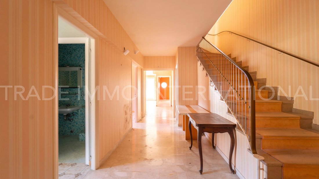 Villa in Èze, Provence-Alpes-Côte d'Azur, France 4 - 12677354