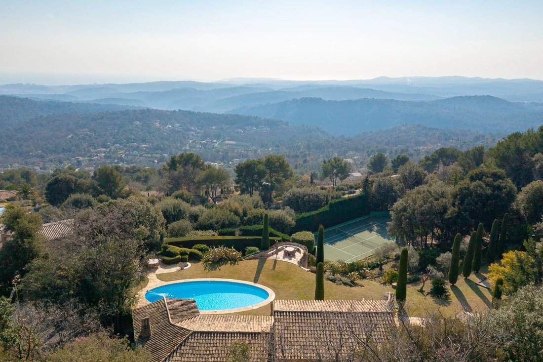 Estate in Tourrettes-sur-Loup, Provence-Alpes-Côte d'Azur, France 3 - 12519838
