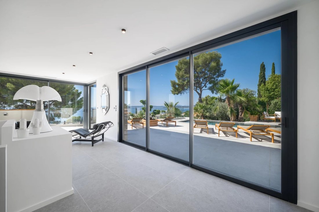Villa in Les Issambres, Roquebrune-sur-Argens, France 3 - 13245740