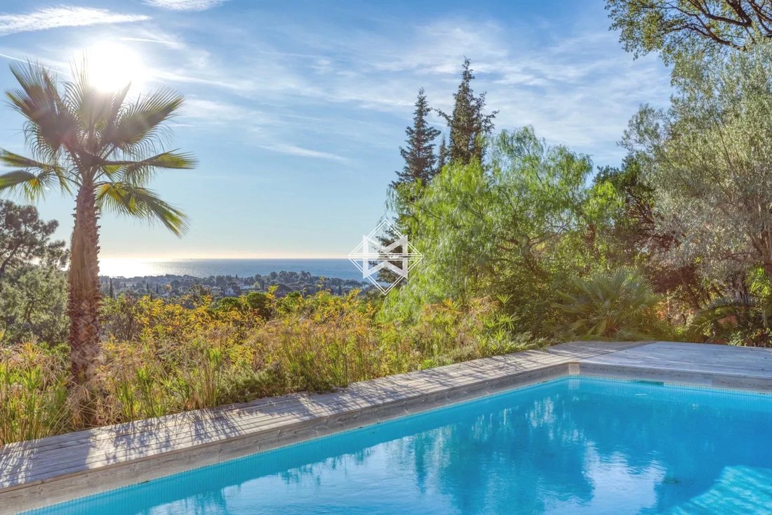 Villa in La Croix-Valmer, Provence-Alpes-Côte d'Azur, France 1 - 13650165