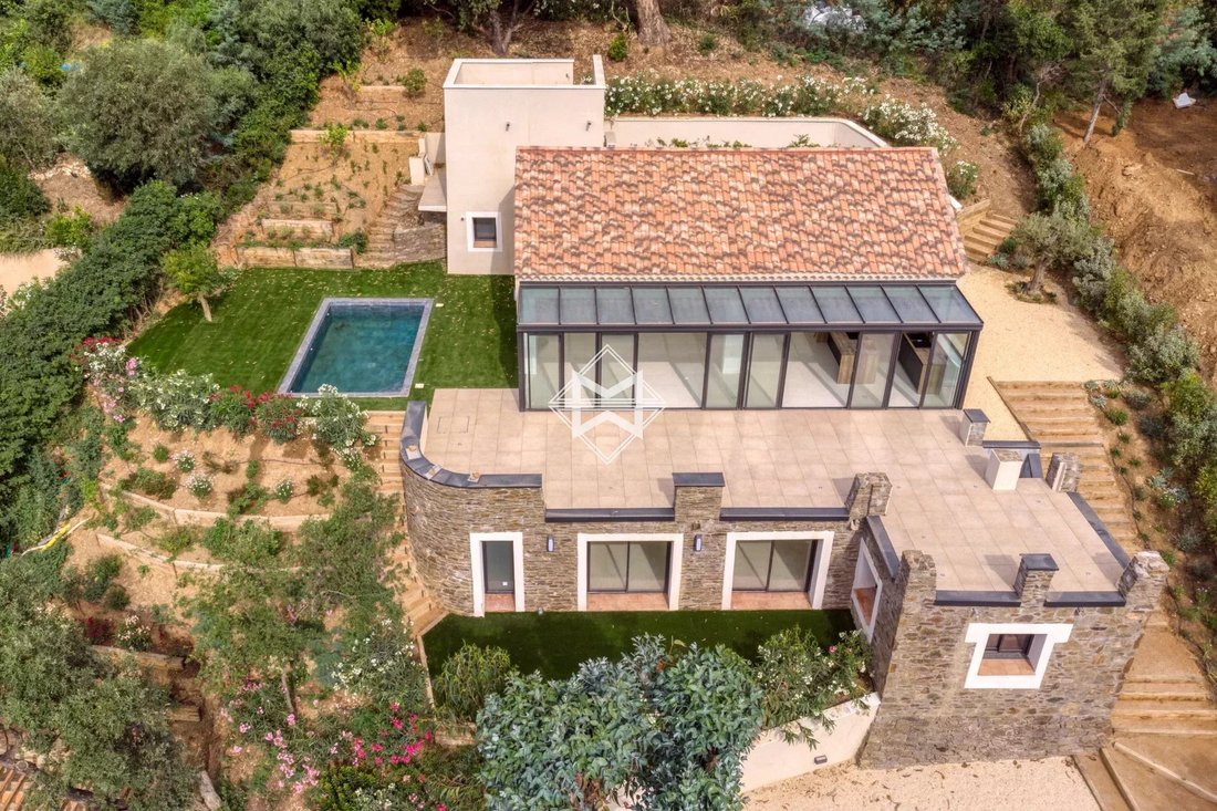 Villa in La Croix-Valmer, Provence-Alpes-Côte d'Azur, France 1 - 14432979