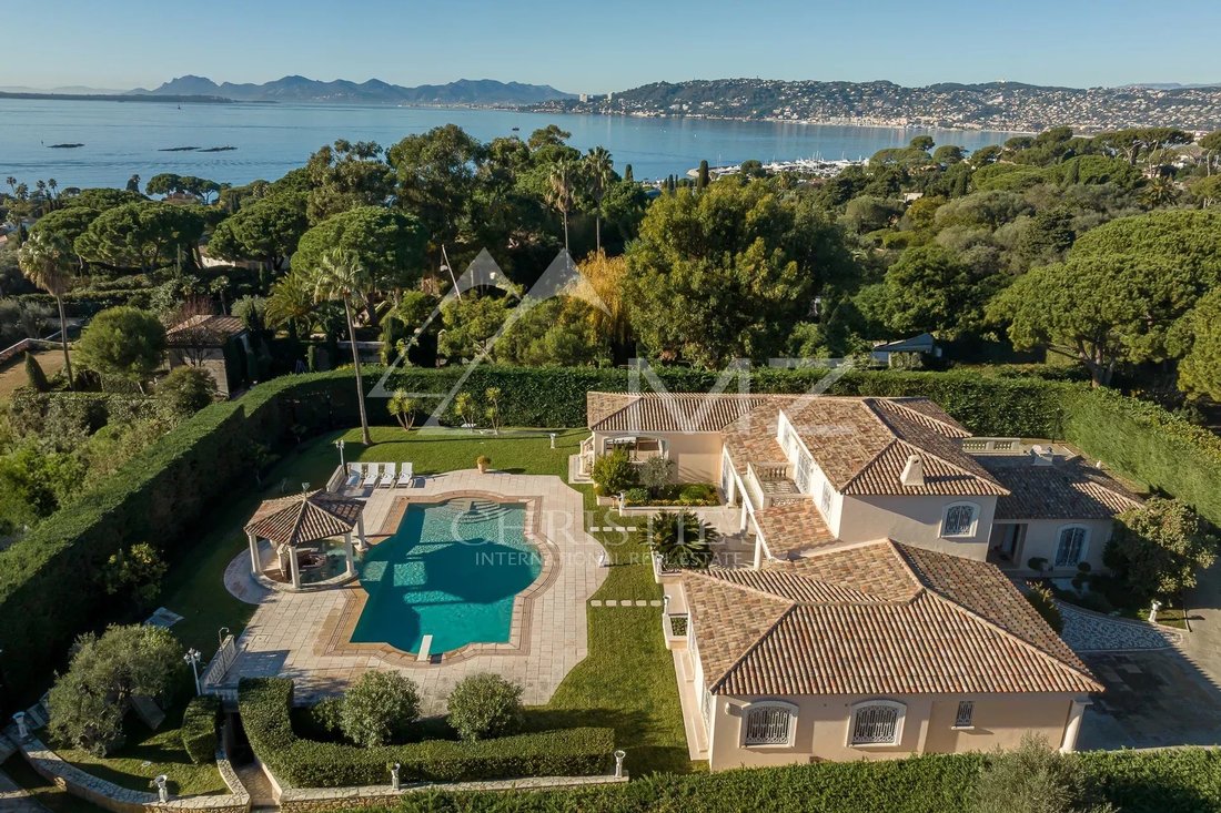 Villa in Antibes, Provence-Alpes-Côte d'Azur, France 2 - 13680710