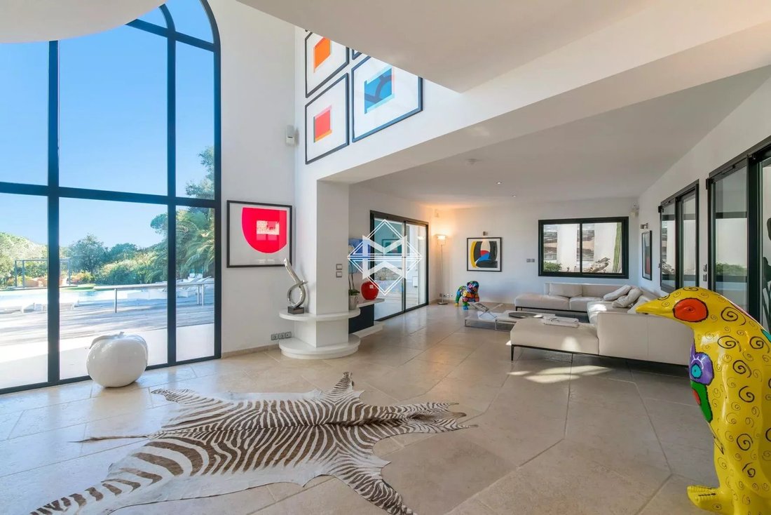 Villa in Grimaud, Provence-Alpes-Côte d'Azur, France 5 - 10925432