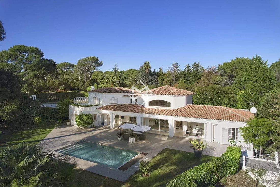 Villa in Mougins, Provence-Alpes-Côte d'Azur, France 1 - 13815212