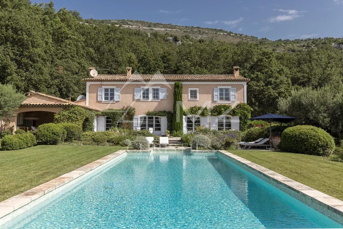 Villa in Saint-Vallier-de-Thiey, Provence-Alpes-Côte d'Azur, France 2 - 13385011