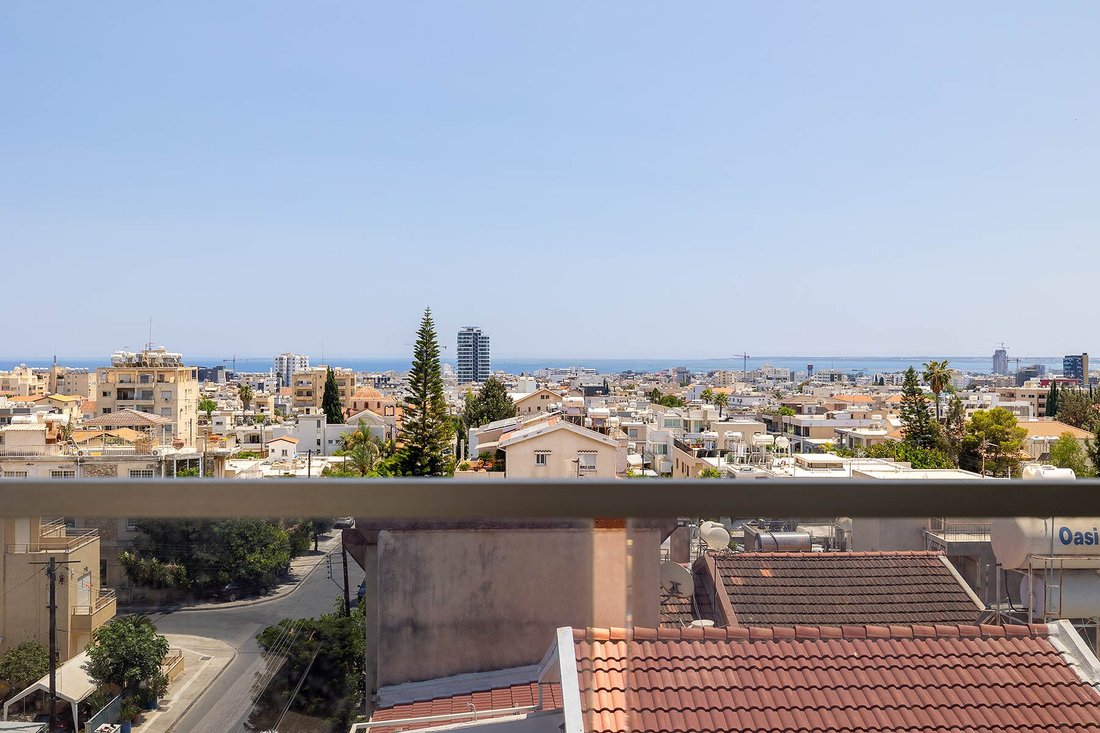 Apartment in Mesa Geitonia, Limassol, Cyprus 2 - 15184534