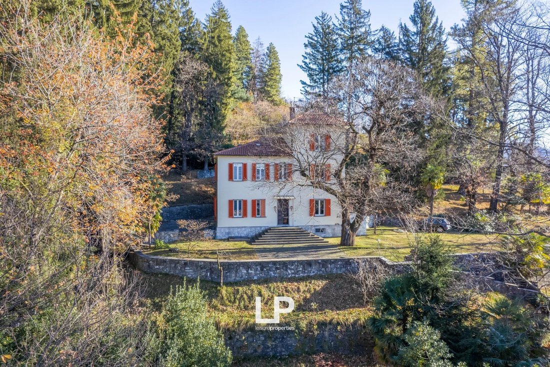 Villa in Cittiglio, Lombardei, Italien 1 - 13772905