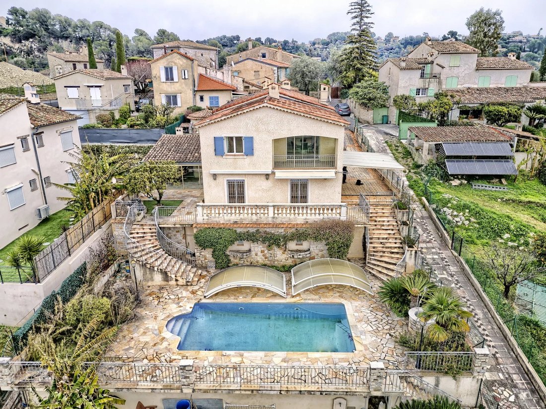 Villa in Saint-Paul-de-Vence, Provence-Alpes-Côte d'Azur, France 2 - 12475908
