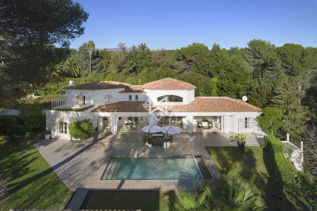 Villa in Mougins, Provence-Alpes-Côte d'Azur, France 2 - 13815212