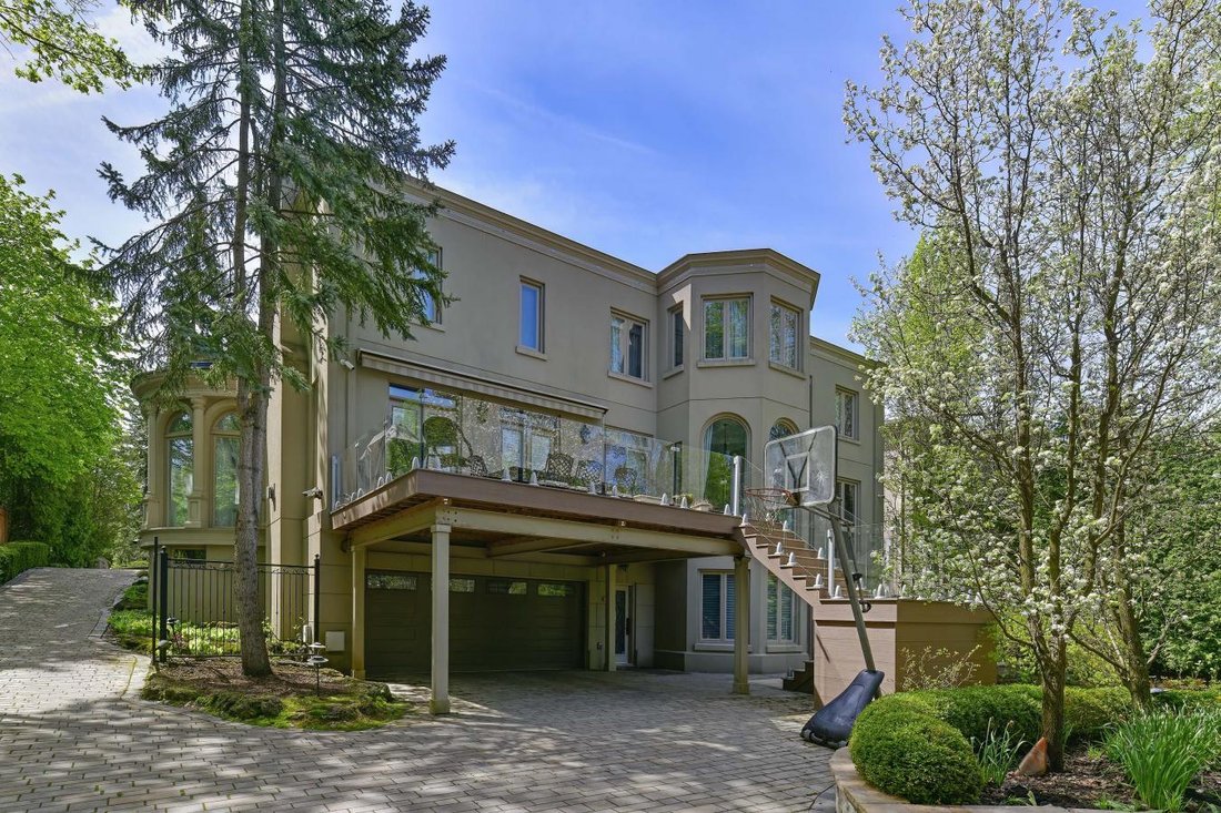 House in Toronto, Ontario, Canada 2 - 15183627